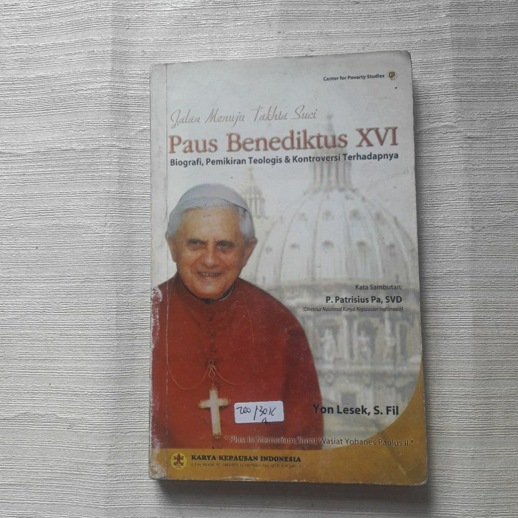 Paus Benediktus XVI  Oleh Yon Lesek, Fil