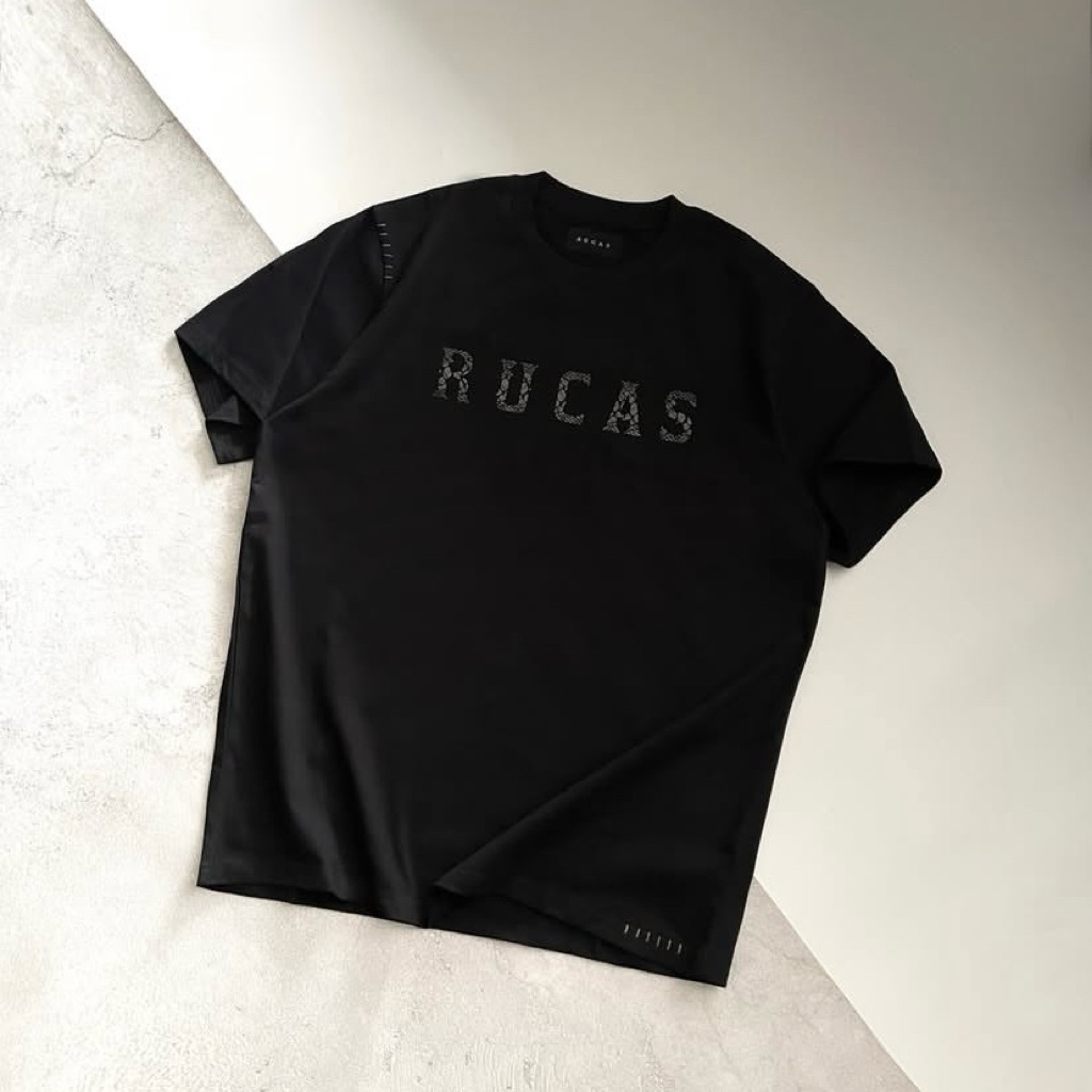 RUCAS THE INITIAL PYTHON TEXTURE TEE