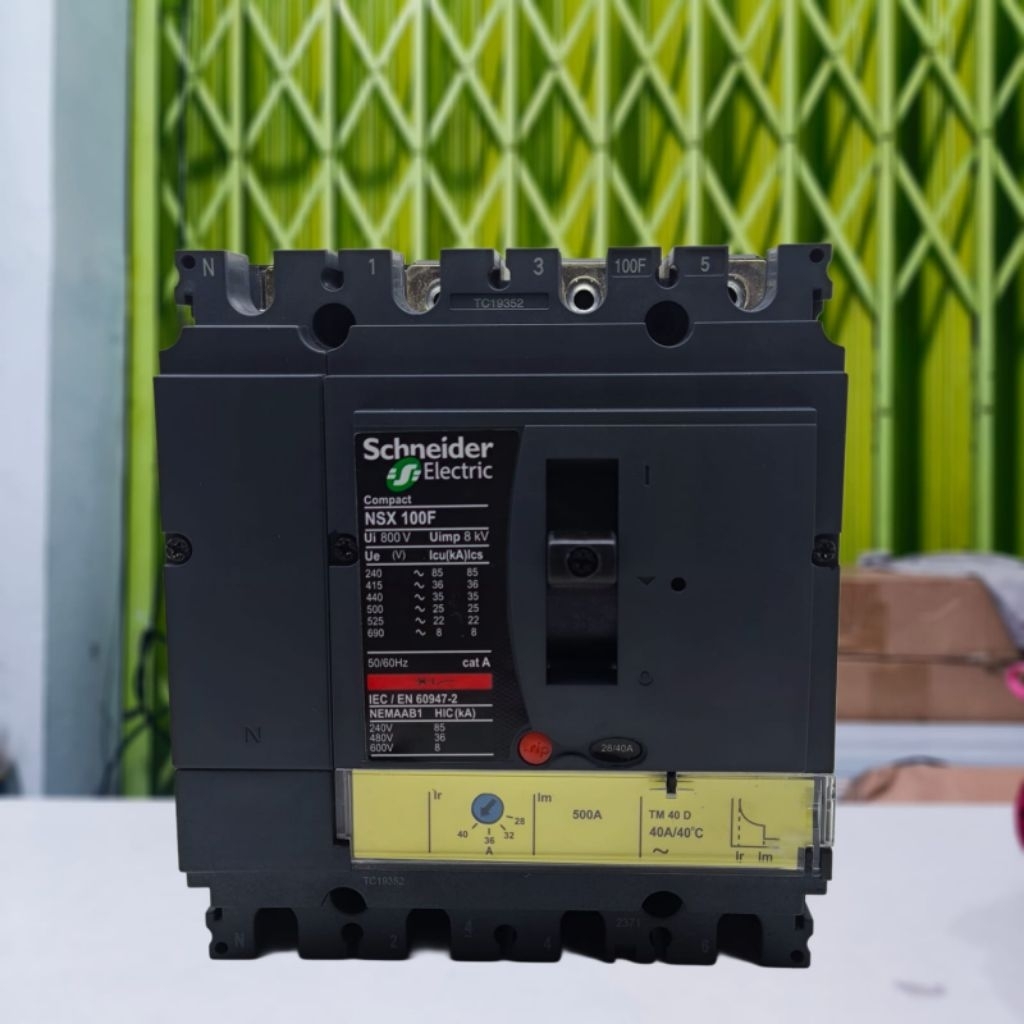 MCCB NSX100F 4P 40A NSX 100 F 4P 40A TM40D breaker