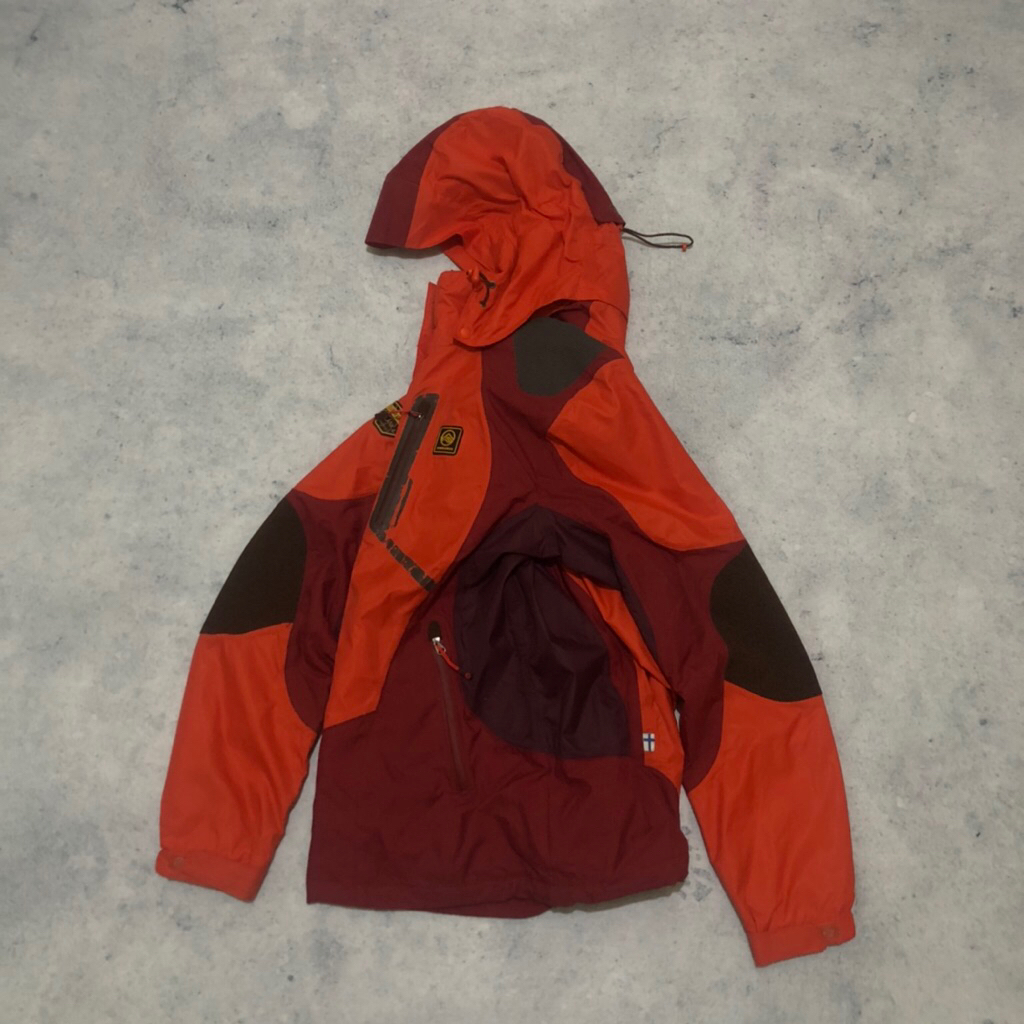 outdoor fevergreen gorpcore waterproof preloved not arcteryx