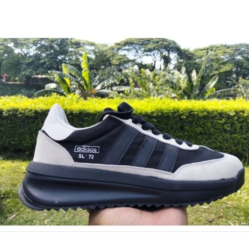 Sepatu Sneakers Adidas sl72