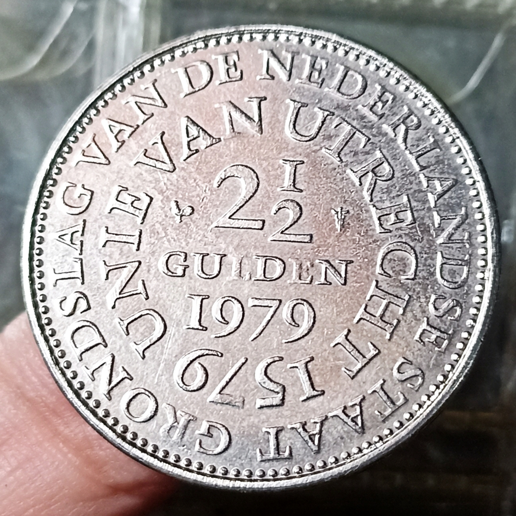 Koin Kuno belanda 2 1/2 Gulden - Juliana Union of Utrecht Tahun 1979