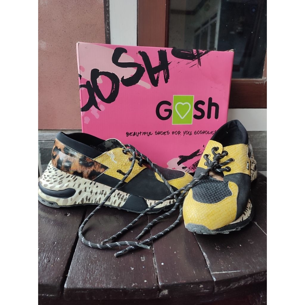 PRELOVED Sepatu Gosh Hitam Kuning Sneakers Wanita