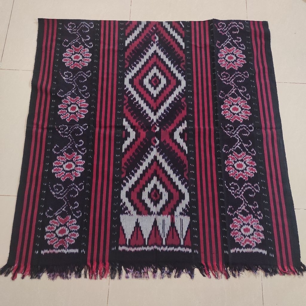 ready kain tenun motif toraja warna merah maroon