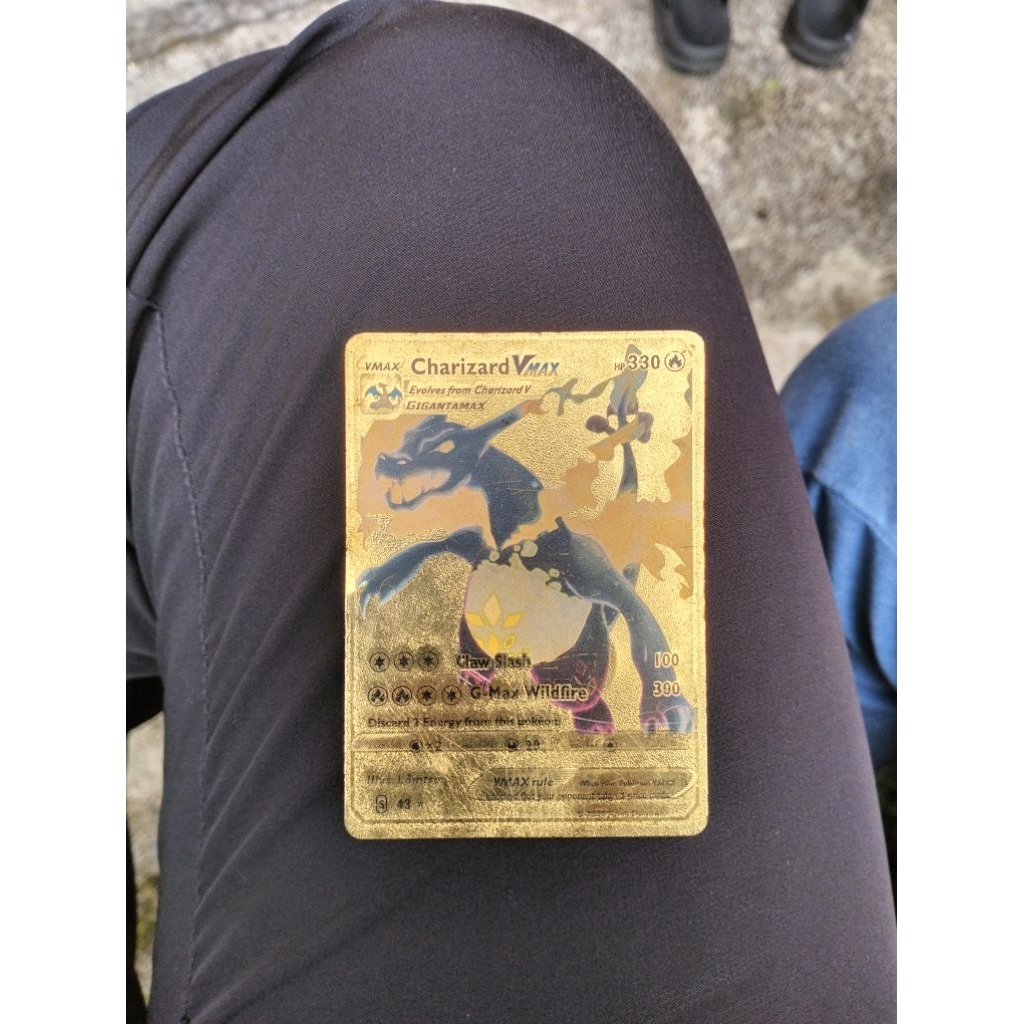 Kartu Trading Pokemon TCG Charizard VMAX - Gold foil, Metal Asli