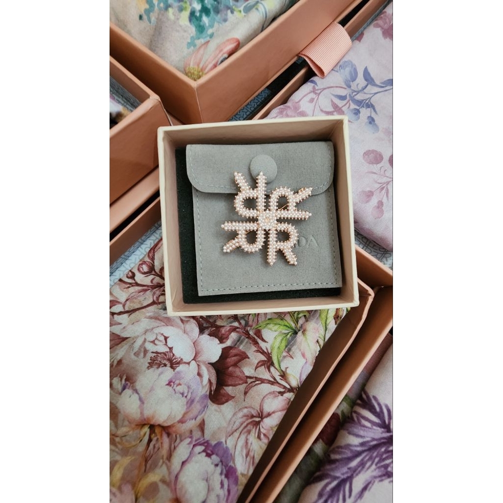 NEW ORI 4 R BROOCH RIA MIRANDA - CAIA BROOCH RIA MIRANDA - ADVIKA BROOCH RIA MIRANDA - ELIANA BROOCH