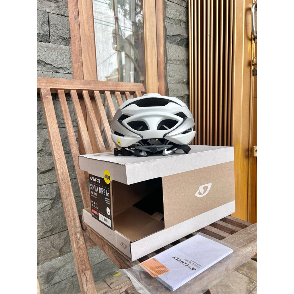 Giro Syntax Mips Asian Fit