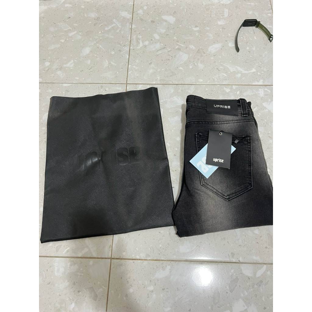 UPRISE COBRA BLACK SIZE 28