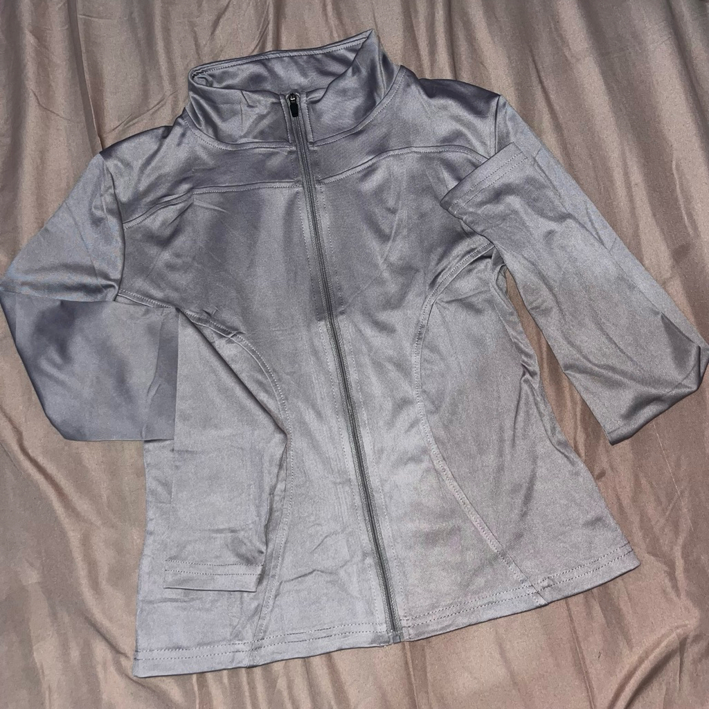 Baju Olahrga Berwarna Grey
