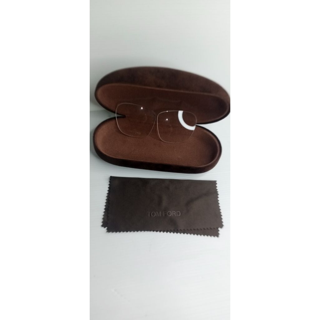 box kotak kacamata tom and Ford original beludru