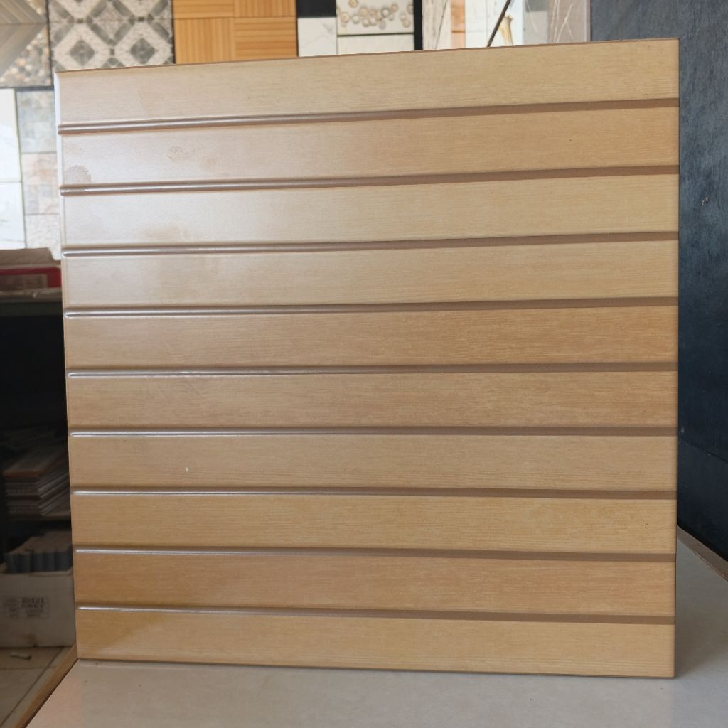 KERAMIK 40X40 SPAINWOOD LCR