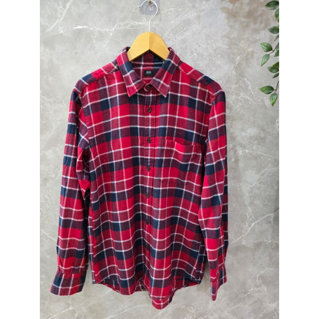 Uniqlo Flannel Merah Kotak | Classic Plaid | Daily Vintage
