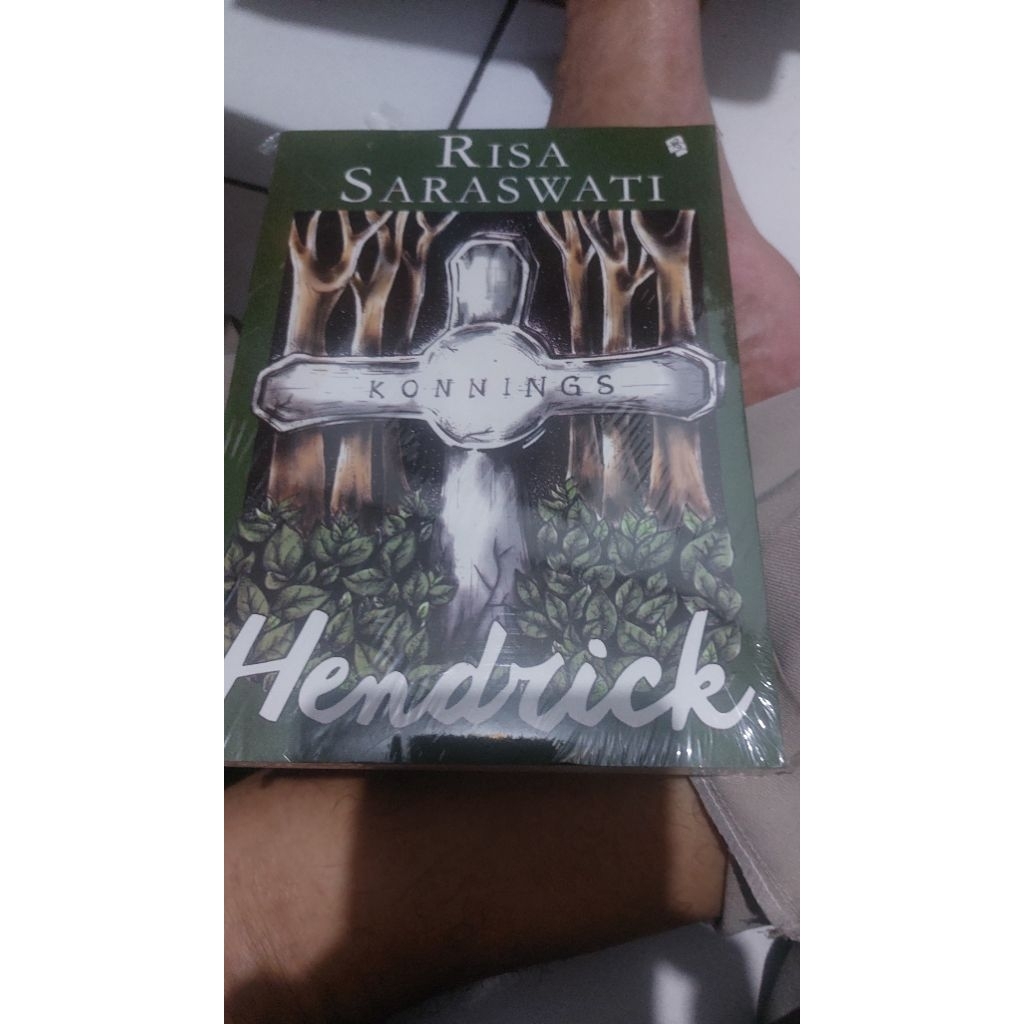 Novel berjudul Hendrick karya Risa Saraswati