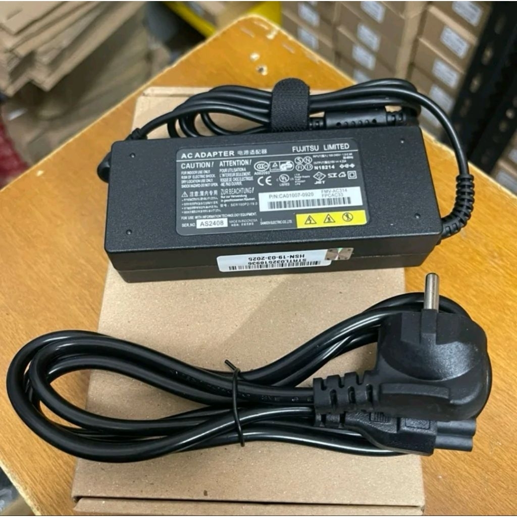 Adaptor Charger Laptop Fujitsu Stylistic R726 R727 V727 Q555 Q572 Q616 Q665 Q704 Q702 19V 3.42A 65W