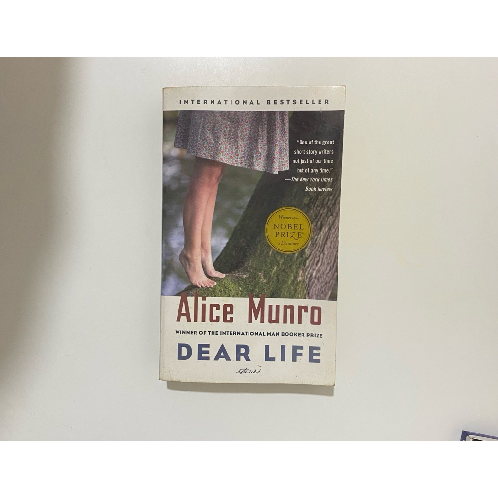 Preloved Novel Bahasa Inggris Dear Life - Alice Munro