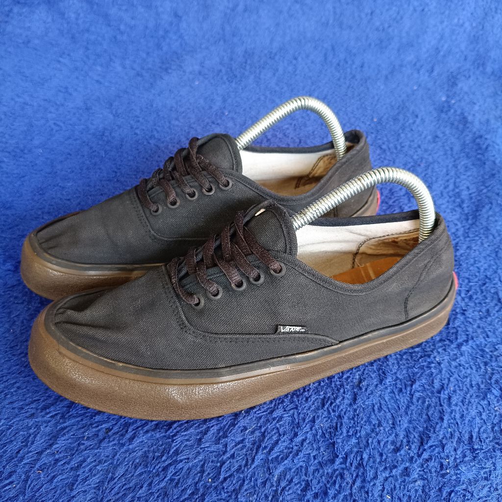 Sepatu Vans Authentic Black Gum