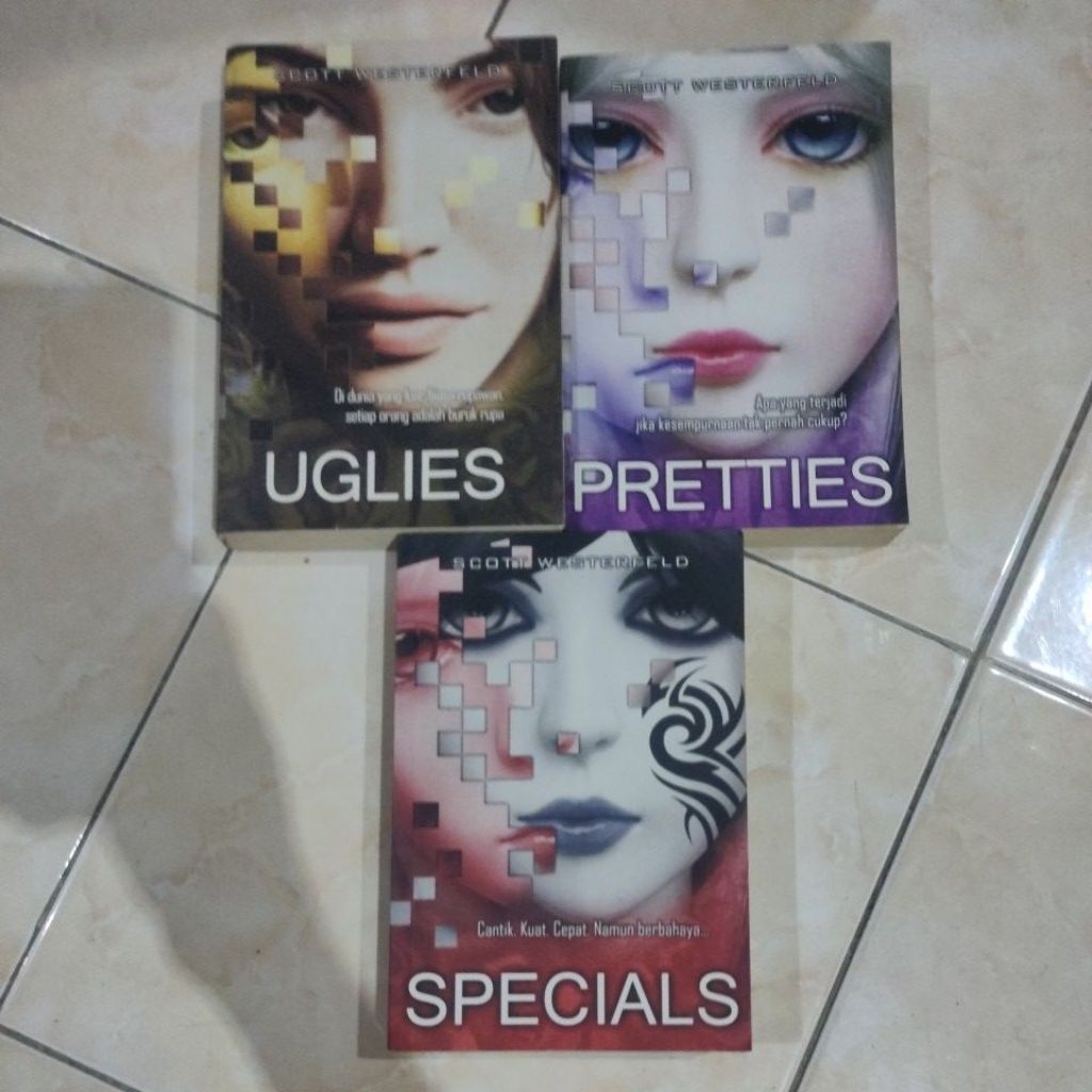 NOVEL KARYA SCOTT WESTERFELD : UGLIES,,. PRETTIES,. SPECIAL. JUAL SEPAKET