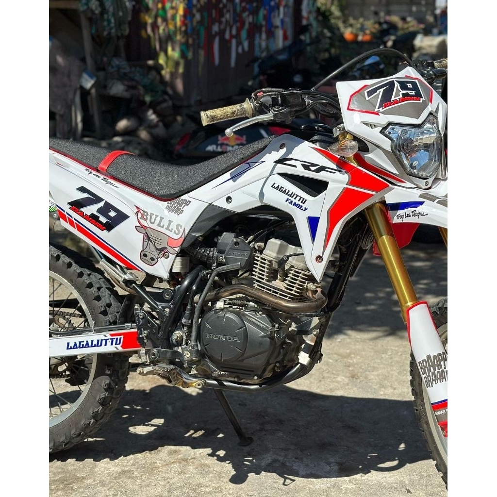DECALS STIKER MOTOR CRF WARNA PUTIH BEBAS COSTUM BAHAN KUALITAS BAGUS FULL BODY