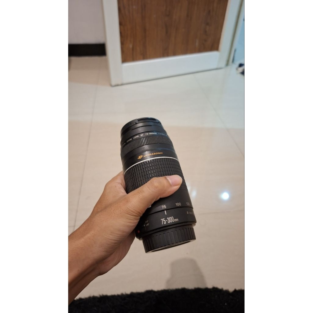 Lensa Tele Canon 75-300 mm