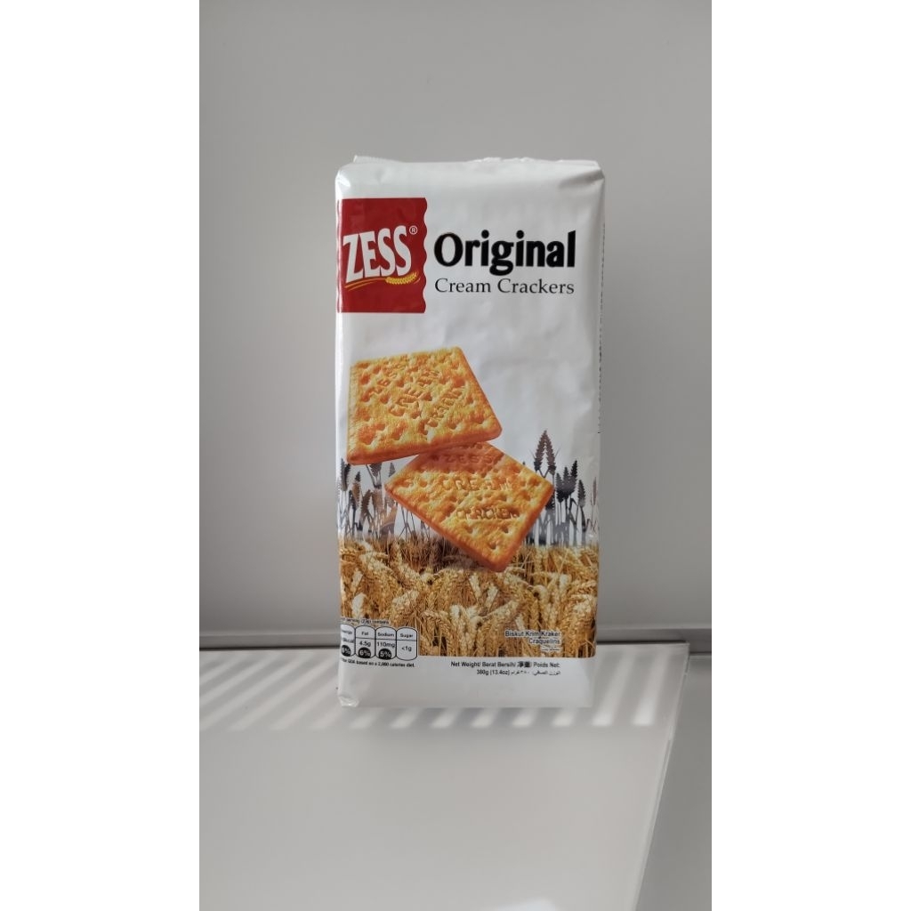 Zess Crackers varian sugar crackers dan cream crackers