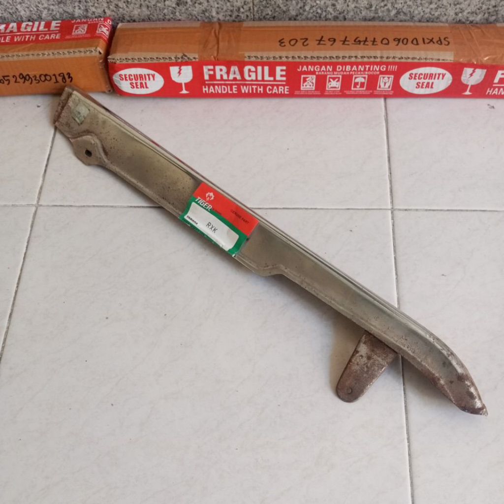 tutup rantai KATENGKAS Yamaha RXK125 RXK135  RX KING COBRA merk TGP Japan chrome minus karat.