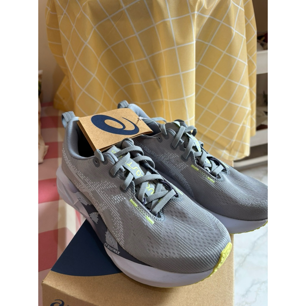 ASICS Woman Novablast 5 Standard