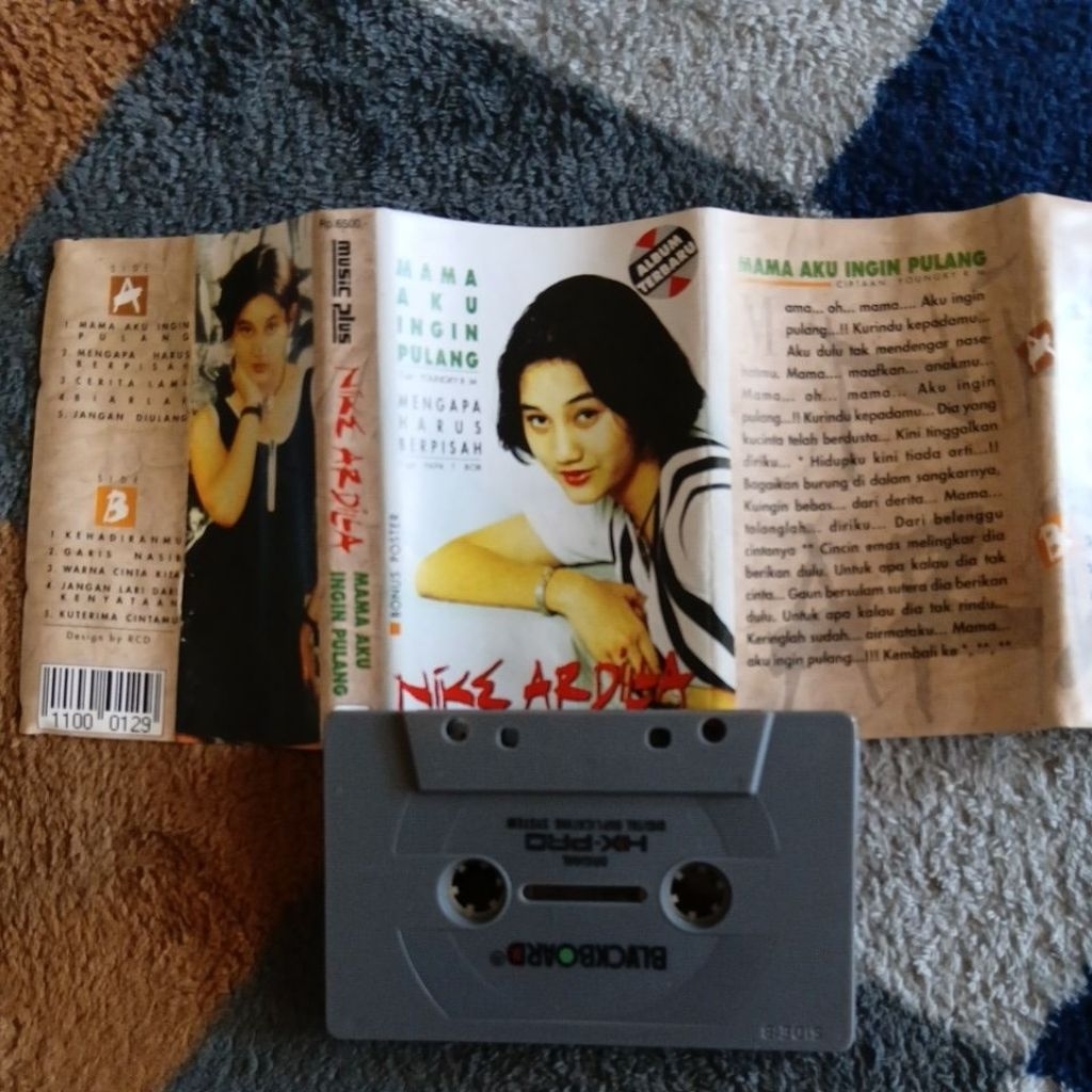 kaset pita Nike Ardila album Mama Aku Ingin Pulang