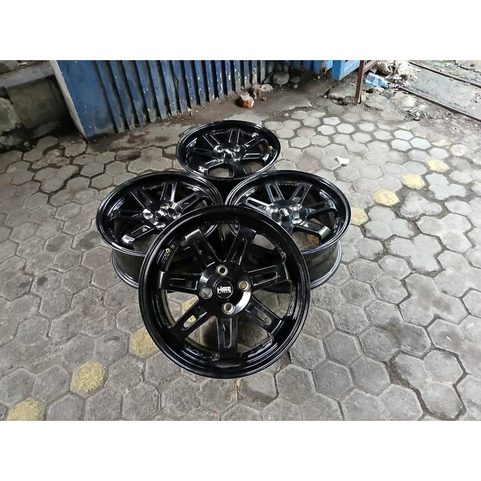Velg second DAIMON R16 X7 H4X100 ET40 black