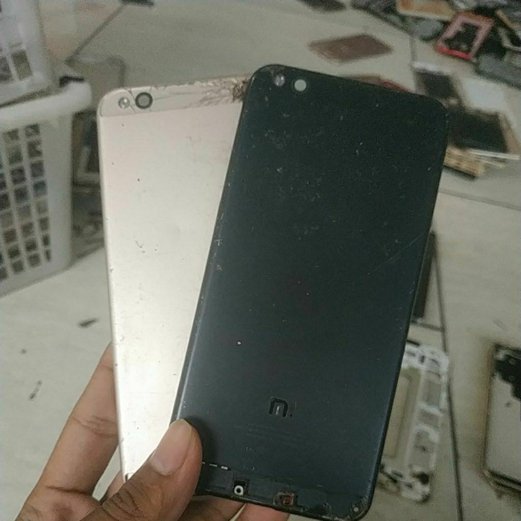 backdoor bekas mi 5c, tutup bawah tidak ada tutup atas pecah