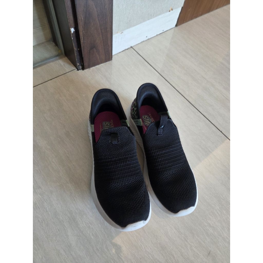 Sepatu Skechers Kids Girls Slip In Preloved