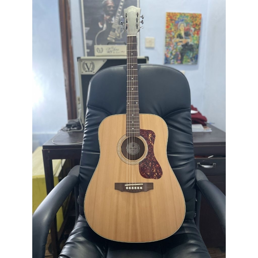 Gitar Akustik Guild D240E