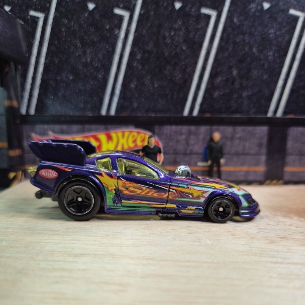 HOT WHEELS MUSTANG FUNNY CAR PURPLE