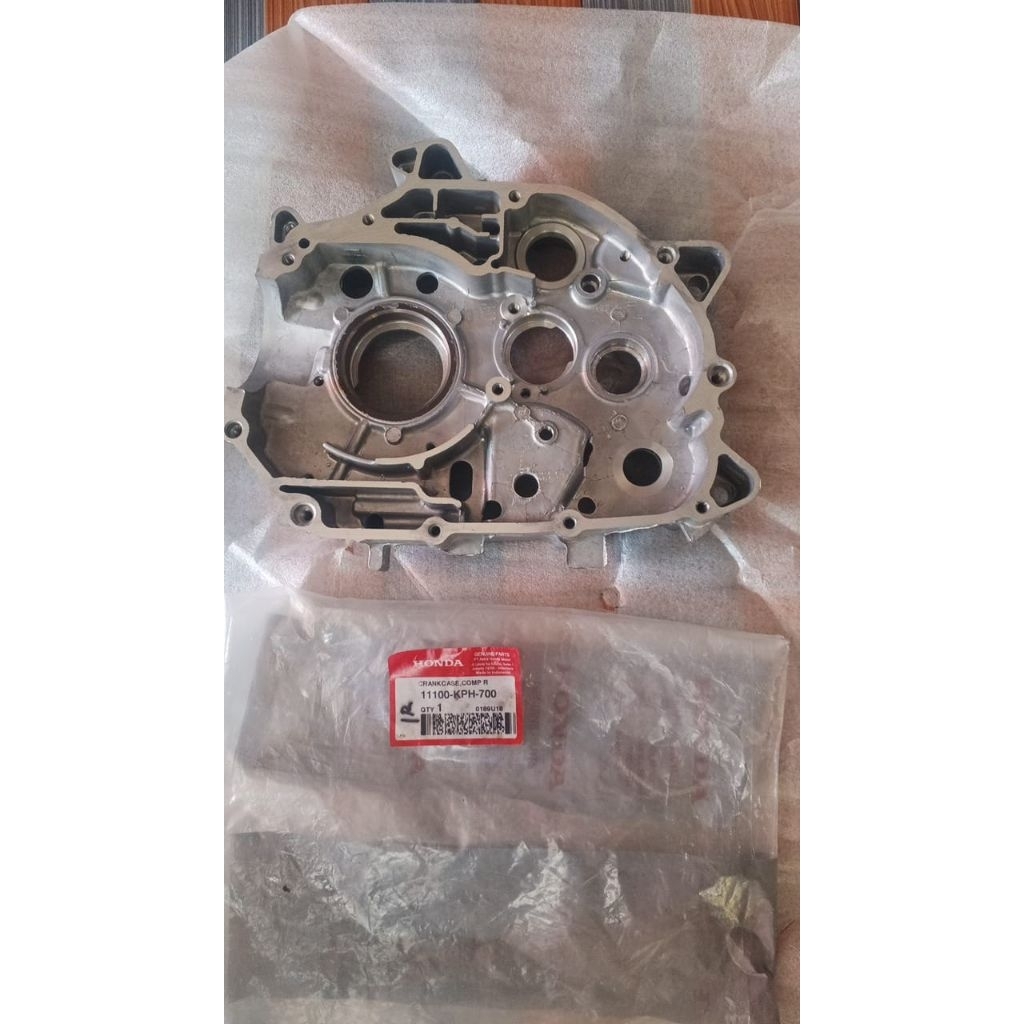11100KPH700 / CRANKCASE COMP R / BLOK KANAN OLI SUPRA X 125 KARBU SERIES PNP KARISMA