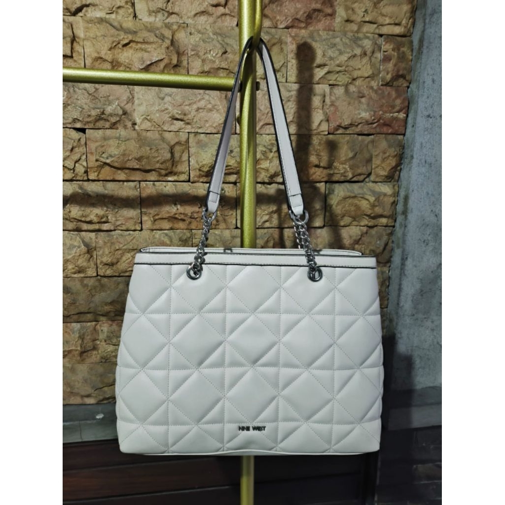 TAS WANITA PERGI NINE WEST WARNA PUTIH TULANG MEDIUN SIZE