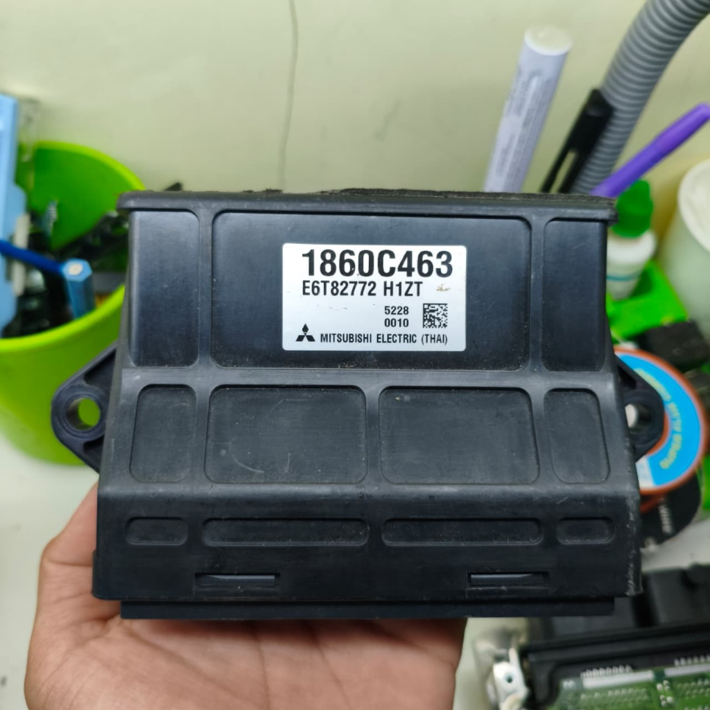 ECU MITSUBISHI MIRAGE 1860C463