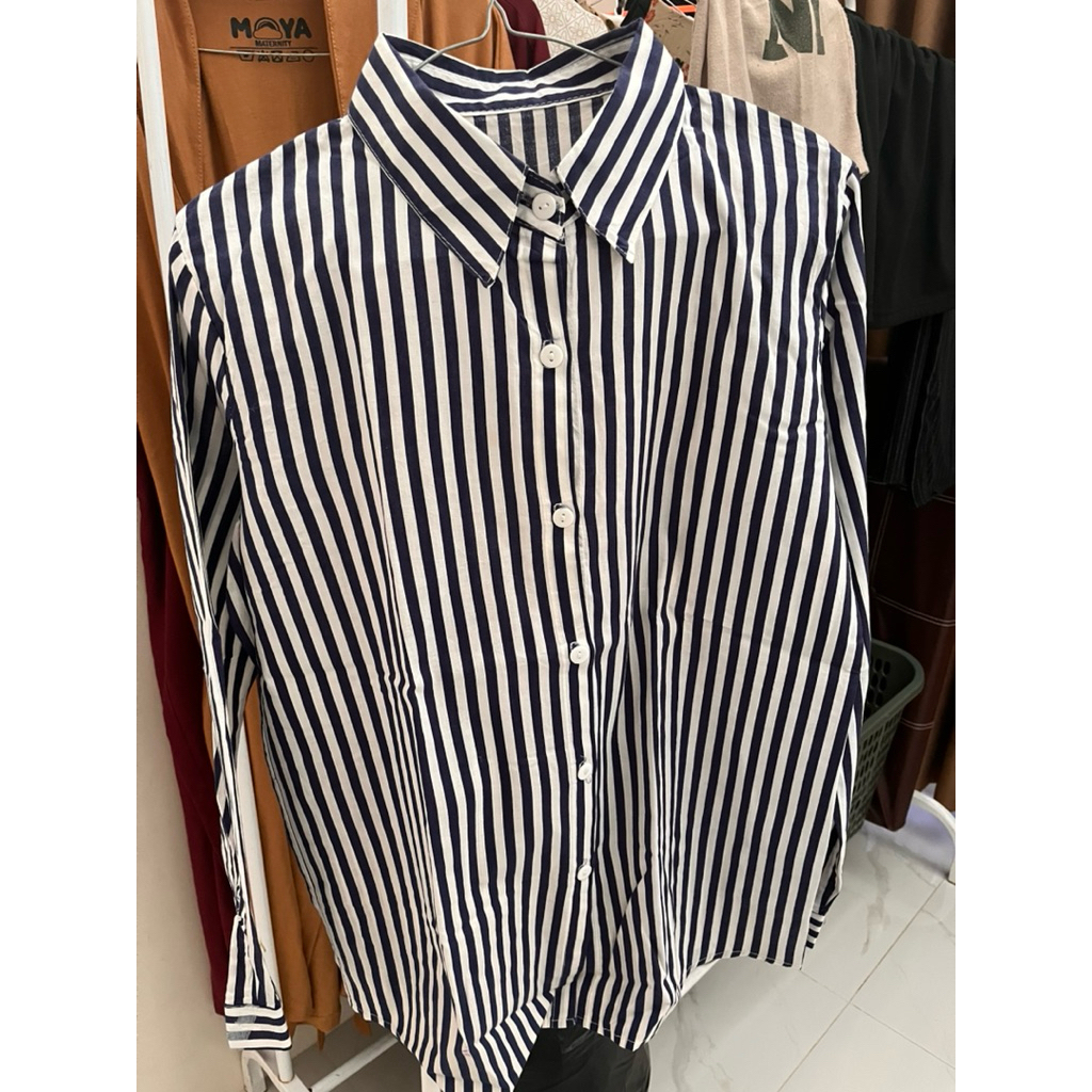 Kemeja Garis Biru putih