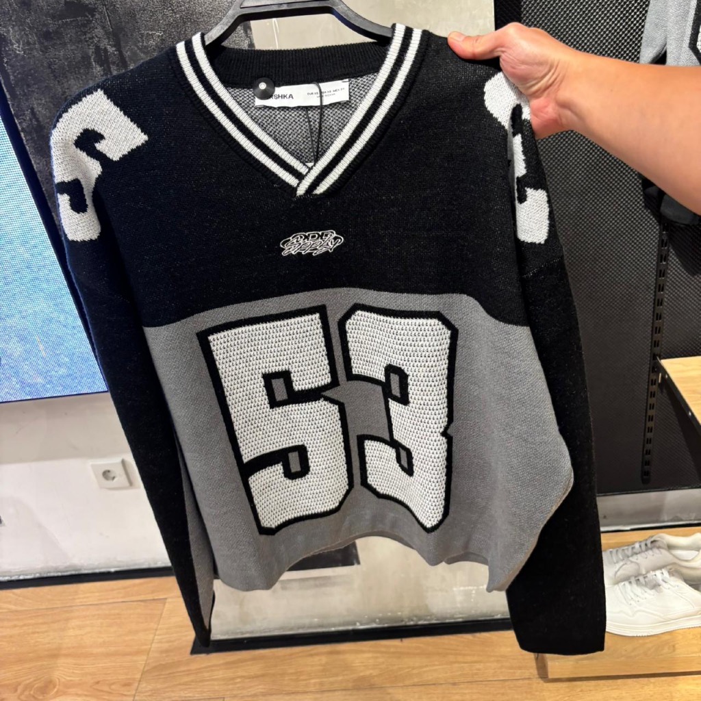 JASTIP. Sweater Knitwear Bershka (MAN)