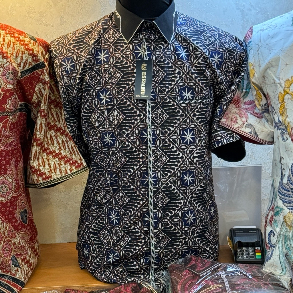 KEMEJA BATIK PRIA LENGAN PENDEK BAHAN KATUN CAP SOLO COMBINASI  LENGAN PENDEK JAITAN SEMI JAS SMOCK 