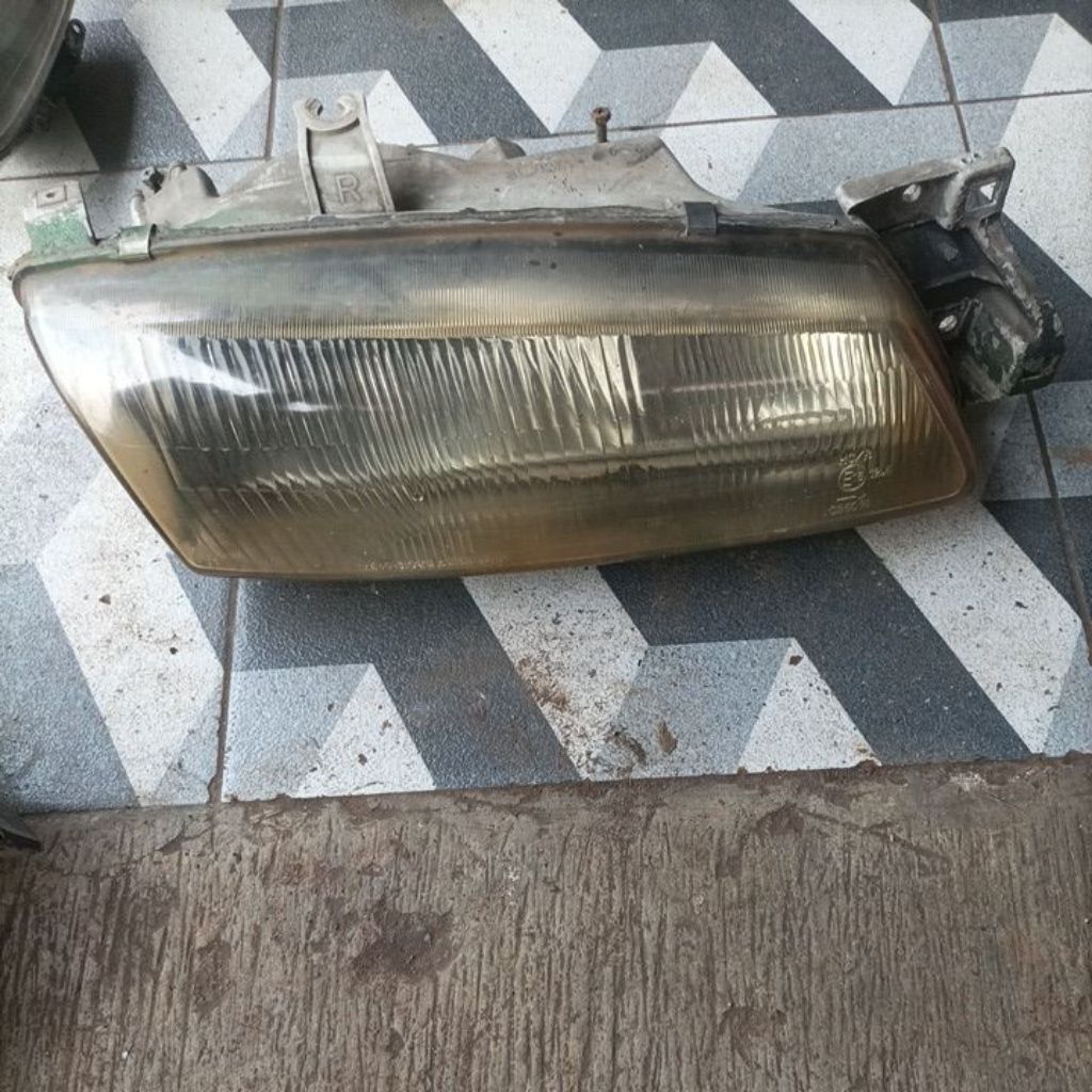 Headlamp kanan Timor
