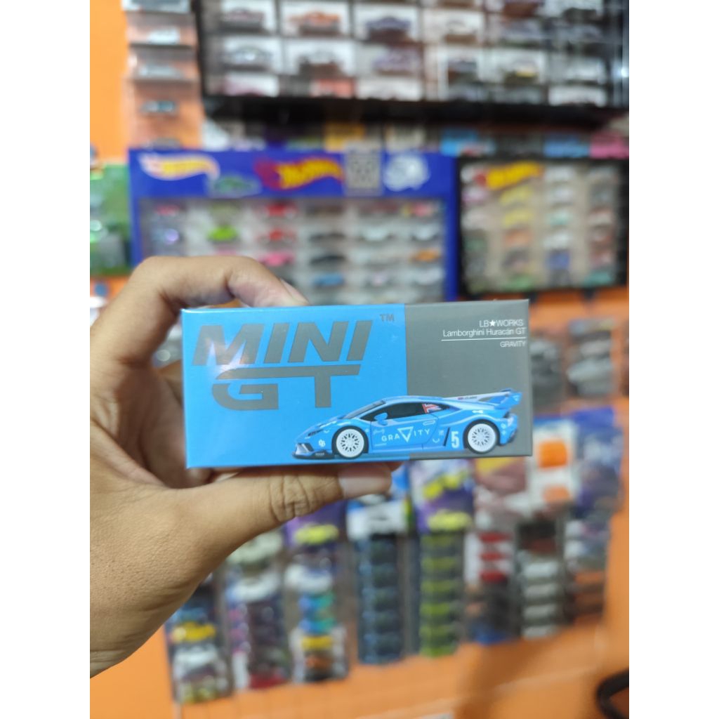 Mini GT Keluarga Lamborghini
