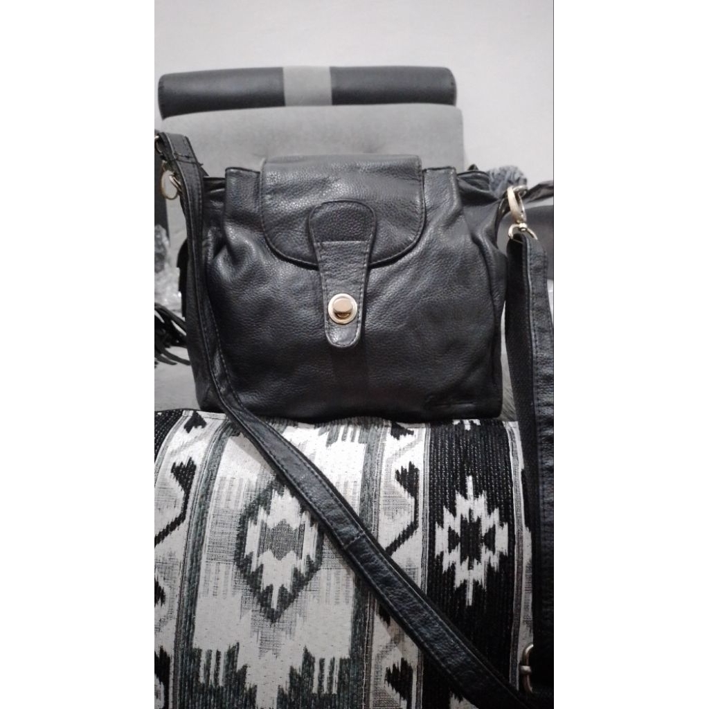Tas Sling Hitam Kulas Vintage
