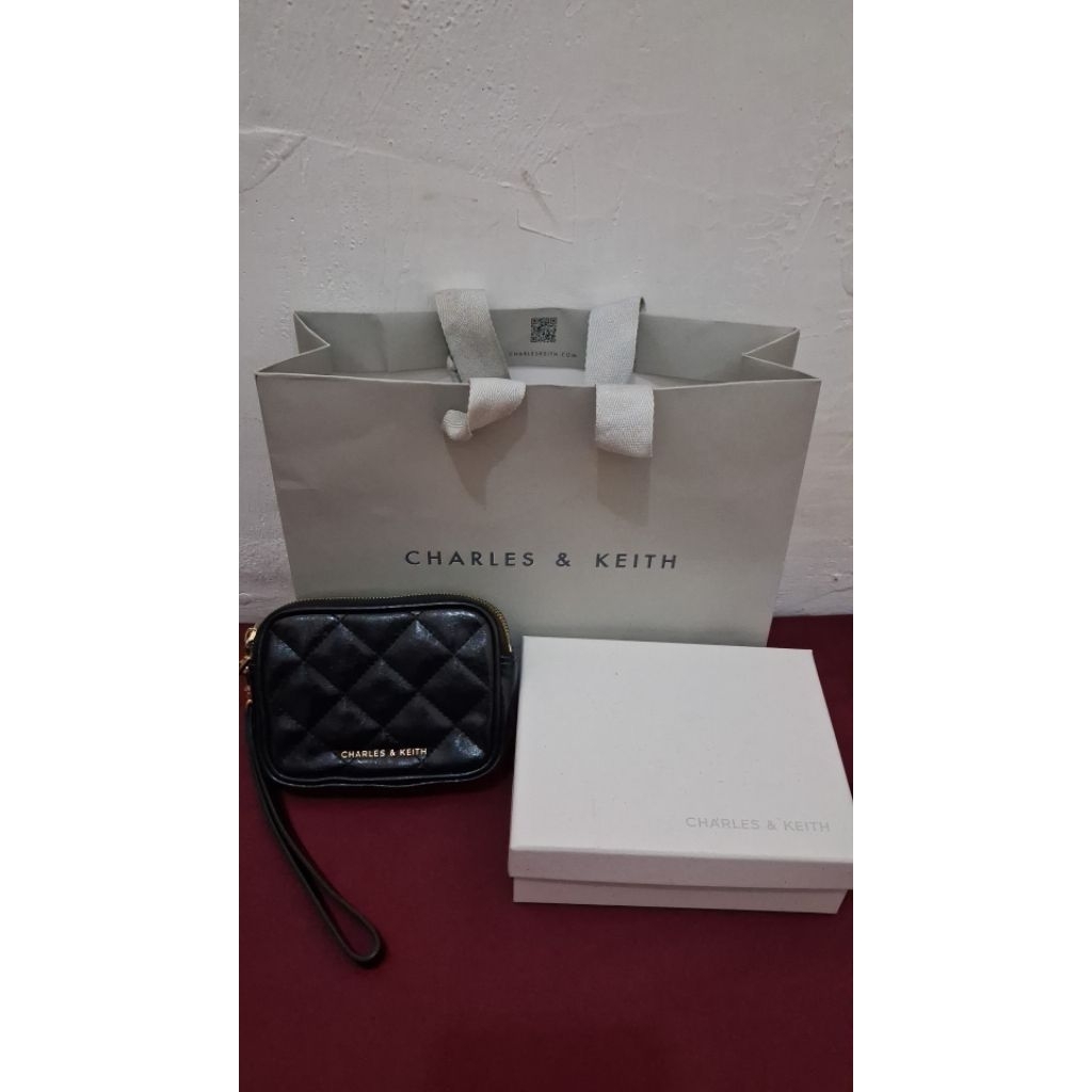 preloved dompet charles and keith like new