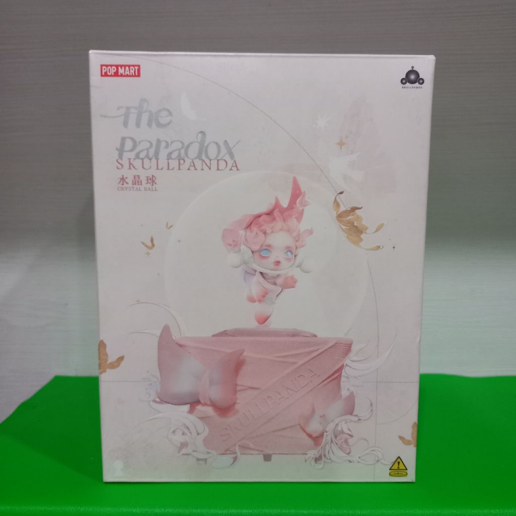 Pop Mart - Skullpanda The Paradox Series - Crystal Ball Figure