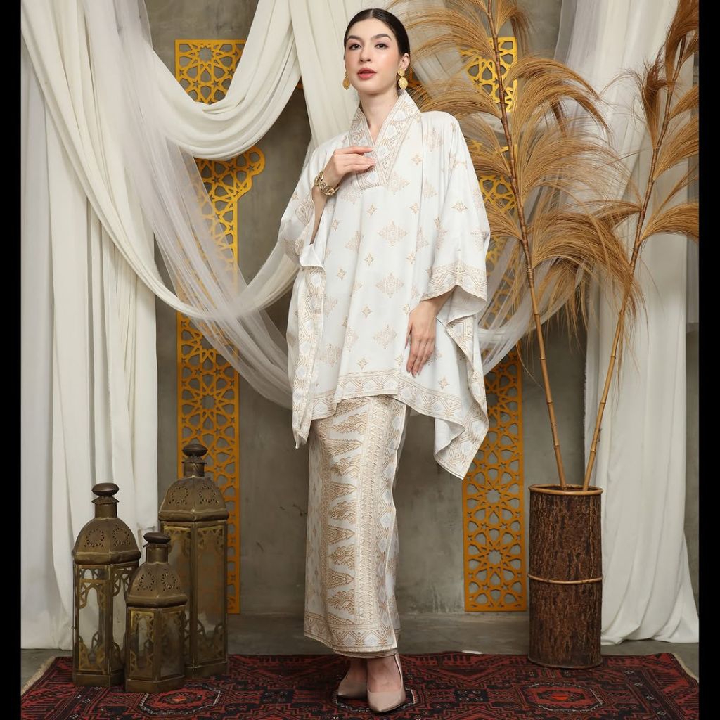 Kebaya Putih | Kebaya Ivory | Kebaya Premium | Kebaya Wisuda | Kebaya Modern | Kebaya Wanita | Baju 