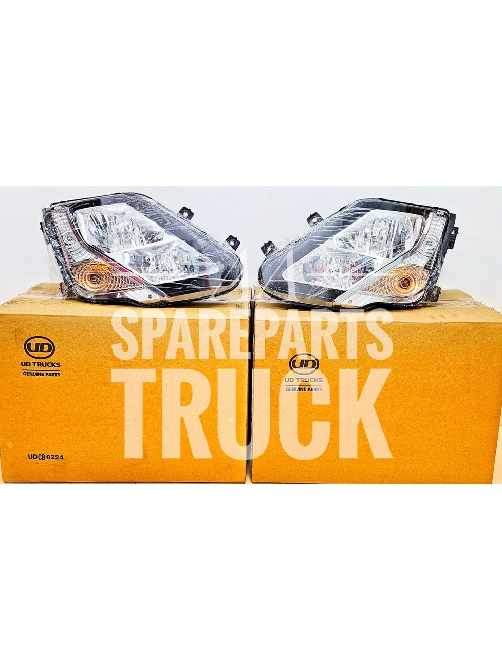 Headlamp Kuzer RKE 150 UD Truck Part No. IE450928 , IE450929