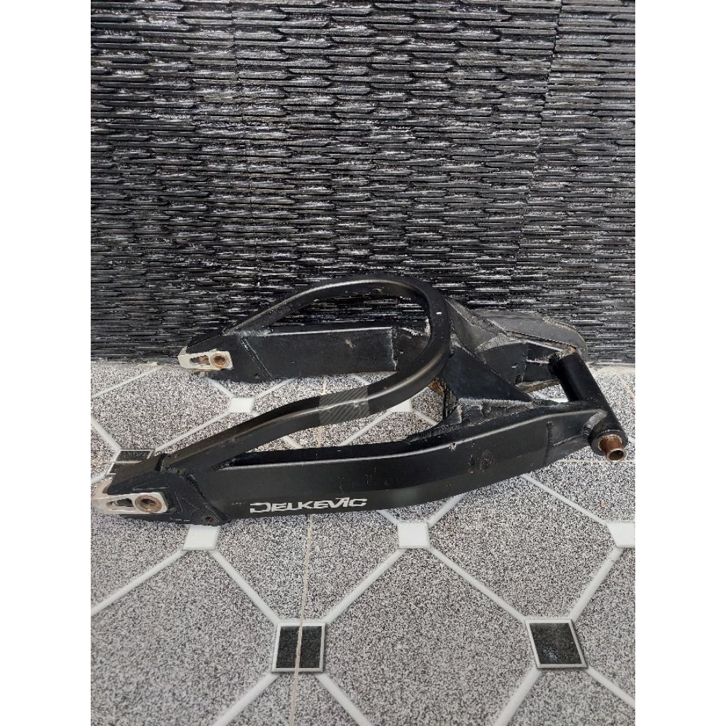 swing arm lebar delkevic original ninja 250 fi / karbu / z250