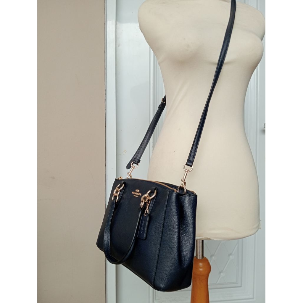 C04CH sling bag kulit asli, Navy, uk 25