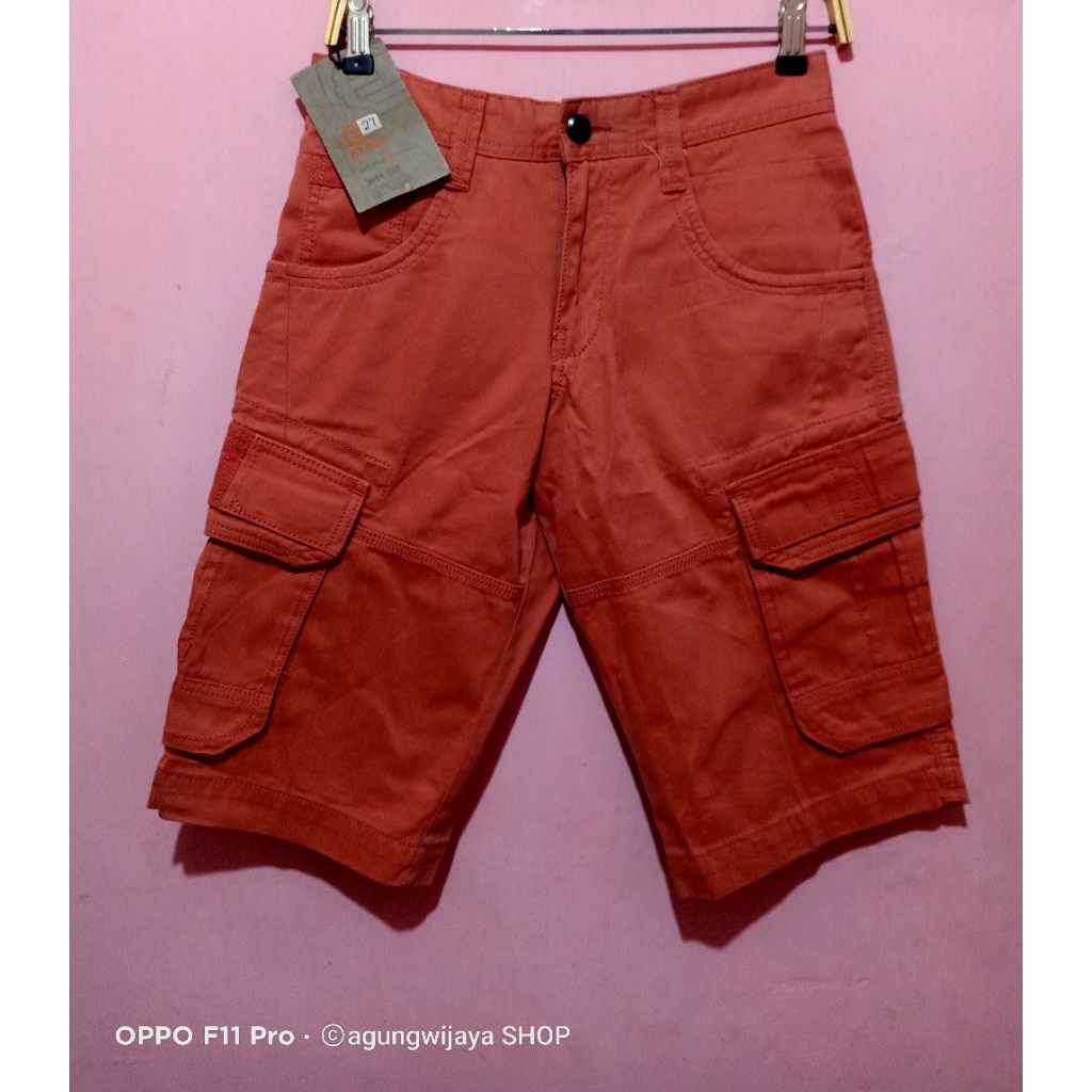 Celana pendek cargo produk EMBA original size 27 nyaman dipakai cocok buat santai