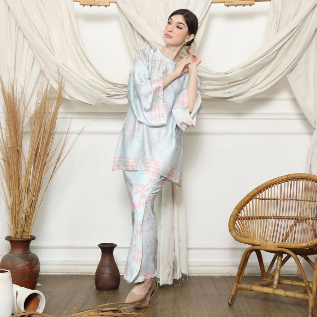 Kebaya Biru | Kebaya Biru Muda | Kebaya Premium | Kebaya Wisuda | Kebaya Modern | Kebaya Wanita | Ba