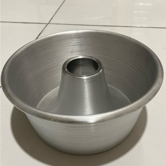 Loyang Tulban ukuran 18 Cm Tinggi 9 Cm bahan alumunium anti karat anti Lengket / Loyang kue bolu tul